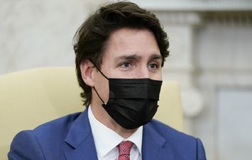 رئيس وزراء كندا يخضع للعزل المنزلي