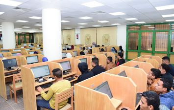لأول مرة..527 طالب يؤدون امتحانات التمريض إلكترونياً بجامعة سوهاج