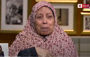 والدة الشاب أحمد فوزي، والمصابة بجلطة في المخ وشلل نصفي