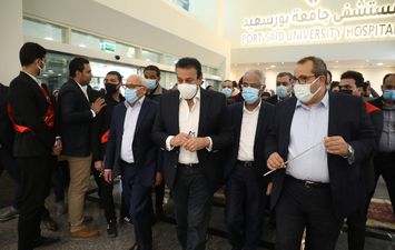  وزير التعليم العالي ومحافظ بورسعيد بمستشفى جامعة بورسعيد 
