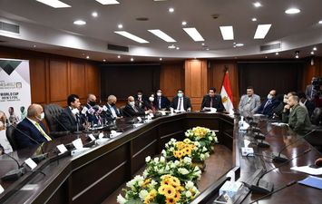 استضافة مصر لبطولتي العالم لسلاح الشيش والرماية 