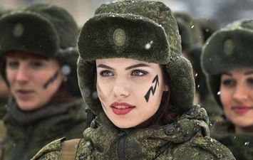 جندية في الجيش الاوكراني