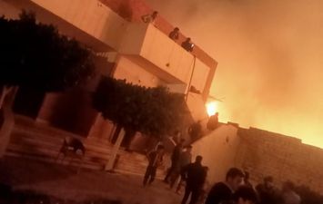 حريق هائل داخل مصنع أقطان بمنطقة الصف  