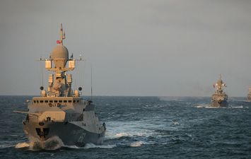 روسيا تجري مناورات حربية في بحر قزوين
