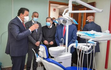 عبد الغفار يتفقد المركز التخصصي لطب الأسنان