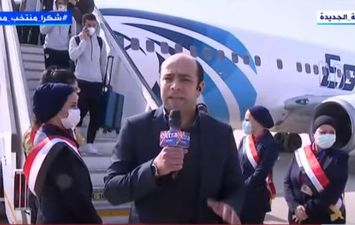 وصول بعثة المنتخب الوطني إلى مطار القاهرة