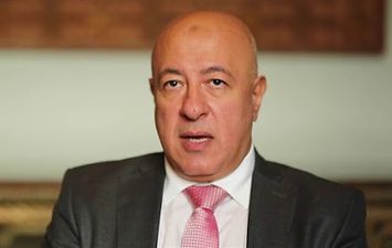  يحيى أبو الفتوح نائب رئيس البنك الأهلى المصرى