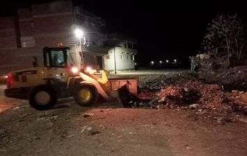 حملة نظافة ليلية مكبرة ورفع الإشغالات  بشوارع مدينة بيلا 