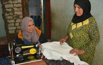 تسليم ماكينات خياطة للسيدات محدودة الدخل بكفر الشيخ
