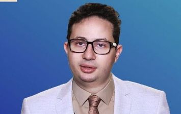 أحمد أبو النصر طبيب الكركمين