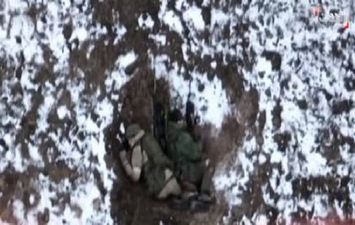 جنديين روس عالقين داخل حفرة
