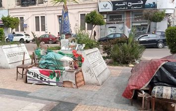  احتلال الباعة الجائلين للحدائق العامة وسط الإسكندرية