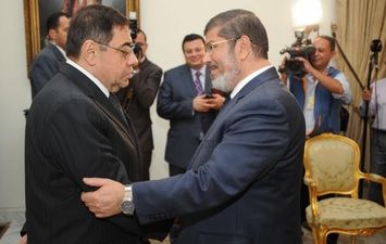 محمد مرسي والنائب العام الأسبق عبد المجيد محمود