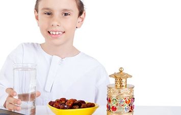 7 فوائد لصيام طفلك في رمضان 