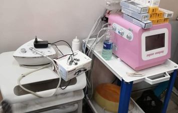العلاج الحر يضبط مركزي تجميل يداران دون ترخيص بمدينة قنا 