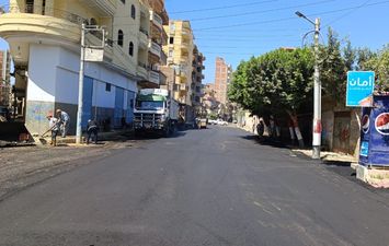 استمرار رصف الطرق بالأسفلت والانترلوك وإصلاح خط طرد ب 3 مدن بكفر الشيخ 