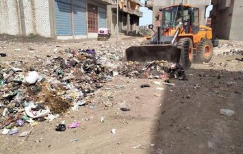 حملات مكثفة للنظافة ورفع كفاءة منظومة الإنارة العامة بمدينة الحامول 