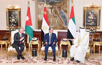 لقاء الرئيس السيسي مع ملك الأردن وولي عهد أبو ظبي