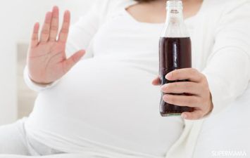 أضرار المشروبات الغازية على الأم في فترة الحمل