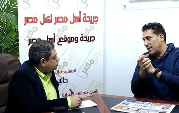 إيهاب جلال مدرب حراس منتخب الشباب مع الناقد الرياضي محمد مصلوح