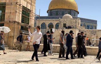 مستوطنون إسرائليون يقتحمون باحات المسجد الأقصى