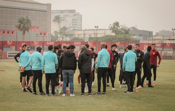 موسيماني يجتمع مع لاعبي الأهلي 