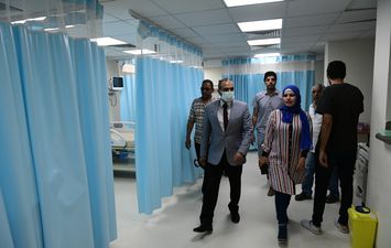 سكرتير مساعد قنا يفاجئ مستشفى فرشوط المركزي خلال إجازة عيد الفطر المبارك 