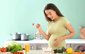 7 أطعمة صحية لزيادة نمو الجنين أثناء فترة الحمل 