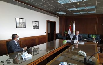 اجتماع وزير الدكتور محمد عبد العاطي  مع  المهندس على منوفى رئيس الهيئة المصرية العامة للمساحة