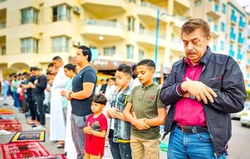 أجواء شتوية في عيد الفطر وتوزيع كعك و٣ آلاف بالونة وهدايا علي الاطفال بساحات المساجد بمطروح 