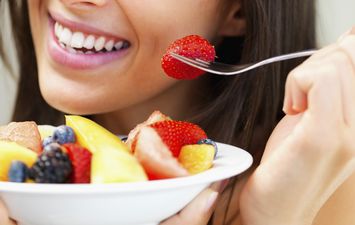 أطعمة تساعد في خسارة الوزن بعد الإصابة بتكيس المبايض