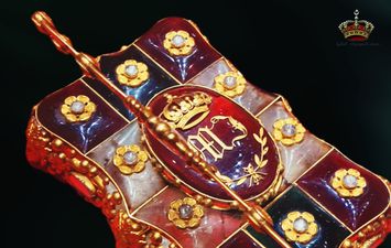 متحف المجوهرات الملكية يعلن عرض حقيبة للملك فاروق من الذهب