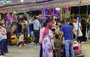إقبال كبير على حديقة صنعاء والملاهي والحديقة المركزية المجانية في ثاني ليالي عيد الأضحى