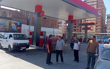 جولات متعددة لتفقد مواقف السيارات ومحطات الوقود بكفر الشيخ