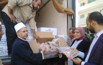 محافظ كفر الشيخ: توزيع 4 طن لحوم أضاحي على 4000 أسرة أولى بالرعاية 