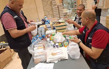 الصحة : توزيع حقائب بها مطويات إرشادية وأدوية على الحجاج قبل التواجد بالمشاعر المقدسة