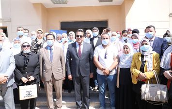 عبد الغفار يتفقد مستشفى السادات المركزي