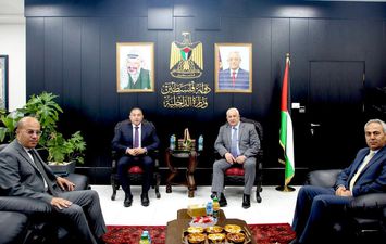 وزير الداخلية الفلسطيني والسفير المصري برام الله