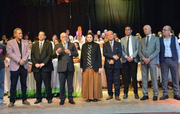 محافظ بورسعيد يشهد الأوبريت الغنائي 