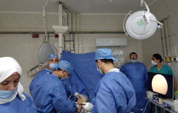 إجراء 8 عمليات كبرى بمستشفى الدكتور حمدي الطباخ 
