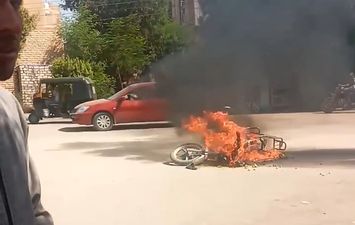 حريق دراجة بخارية بطهطا
