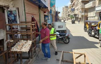 حملة موسعة لإزالة الإشغالات والتعديات بشوارع بيلا فى كفر الشيخ