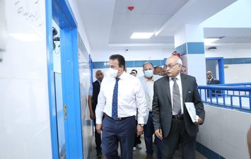 جولة وزير الصحة بمحافظة أسيوط