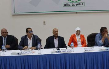 جهاز العاشر من رمضان يعقد جلسة قرعة للحالات الإنسانية لتخصيص 13 كشك بالمدينة