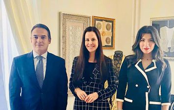 السفير المصري مع السيدة الأولى لصربيا