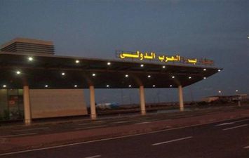 جمارك بمطار برج العرب الدولي تضبط محاولة تهريب عدد من المستلزمات الطبية 