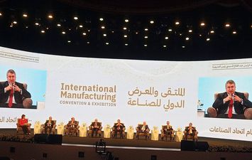  أحمد عبد الحميد: قطاع صناعات مواد البناء يشمل علي العديد من الصناعات التي ساهمت بقوة في التنمية بـ1.5 مليار طن علي الطرق المصرية سنوياً