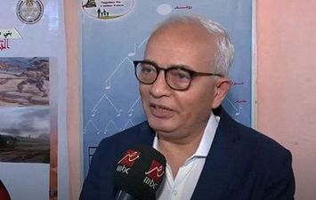 الدكتور رضا حجازي وزير التربة والتعليم والتعليم الفني