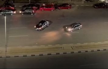 قيادة سيارتين برعونة في القاهرة