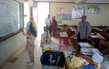 وكيل تعليم مطروح يحيل مدير مدرسة النصر والعاملين للتحقيق للاهمال الشديد